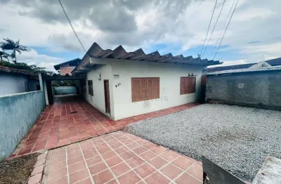 Casa com 3 quartos à venda na Rua Tuiuti, 290, Iririú, Joinville por R$ 950.000