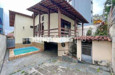 Casa Ampla à Venda no Bairro Ouro Preto – 5 Quartos | Lote 360m²; | Piscina | Edícula