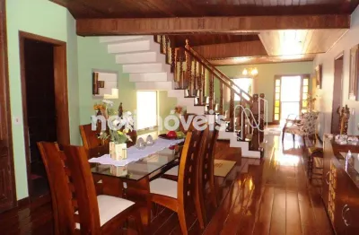 Casa com 5 quartos à venda na Rua Munhoz, Santa Rosa, Belo Horizonte