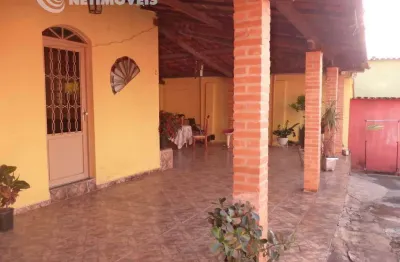 Casa com 3 quartos à venda na Rua Maria Quitéria, Primeiro de Maio, Belo Horizonte
