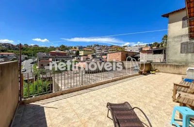 Oportunidade de investimento: casa com 3 unidades prontas e potencial para comércio ou moradia.