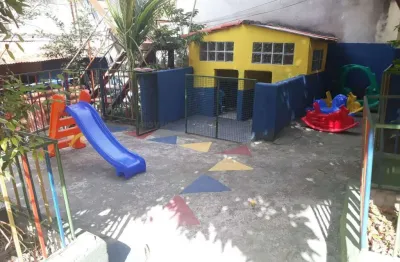 Ampla casa com terraço, quintal e árvores frutíferas – ideal para moradia ou uso comercial