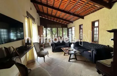 Casa com 5 quartos à venda na Rua Estácio Rodrigues, Havaí, Belo Horizonte