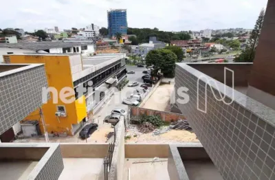 Cobertura com 4 quartos, sendo 2 suítes, suíte máster com closet, área em torno de 235m²;.