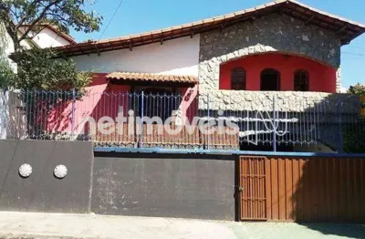 Casa com 3 quartos à venda na Rua Luiza Efigênia Silva, Camargos, Belo Horizonte
