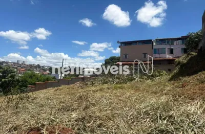 Lote à Venda no Santa Mônica – 650 m²; em Localização Estratégica