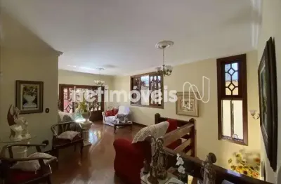Casa com 4 quartos à venda na Rua Monte Castelo, Santa Branca, Belo Horizonte
