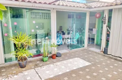 Casa com 2 quartos à venda na Rua Três Pontas, Carlos Prates, Belo Horizonte