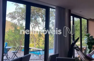 Casa no condomínio vila alpina, com vista espetacular para a mata.