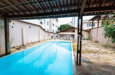 Casa com 3 quartos à venda na Rua Stela de Souza, Sagrada Família, Belo Horizonte