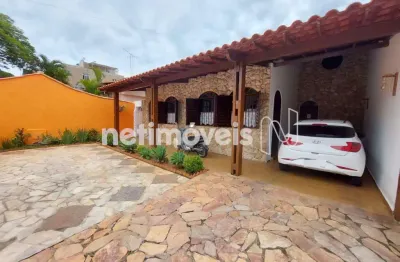 Casa com 3 quartos à venda na Rua Apucarana, Ouro Preto, Belo Horizonte