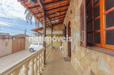 Casa com 3 quartos à venda na Rua José Remuzatd Renno, Coqueiros, Belo Horizonte