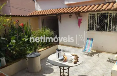 Casa com 3 quartos à venda na Rua Nascimento Teixeira, Industrial, Contagem