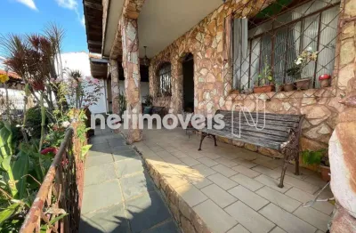 Casa com 3 quartos à venda na Rua Petrínia Alves, Goiânia, Belo Horizonte