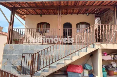 Casa com 2 quartos à venda na Rua Sônia, Humaitá, Belo Horizonte