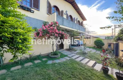 Casa com 5 quartos à venda na Rua Cândido Naves, Ouro Preto, Belo Horizonte