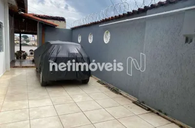 Casa com 3 quartos à venda na Rua Diamantina, Lagoinha, Belo Horizonte