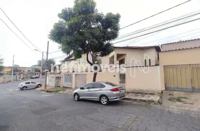 Casa com 3 quartos à venda na Rua Pastor Abreu, Planalto, Belo Horizonte