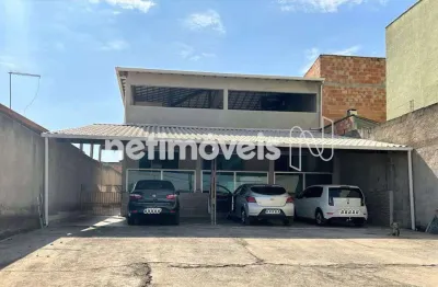 Casa com 4 quartos à venda na Rua Itamarati, Piratininga (Venda Nova), Belo Horizonte