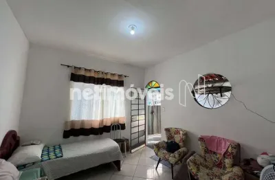 Casa para investimento no santa tereza - com 2 quartos sendo 1 suíte e 4 lojas alugadas