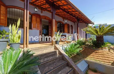 Casa com 3 quartos à venda na Rua Castelo Évora, Castelo, Belo Horizonte