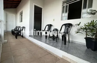 Casa com 4 quartos à venda na Rua Sinai, Glória, Belo Horizonte