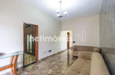 Casa com 4 quartos à venda na Rua Pitangui, Sagrada Família, Belo Horizonte