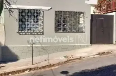 Casa em lote de 300m²;, plano, com 2 barracões de fundo, ambos 100% independente