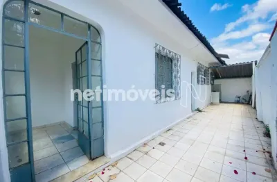 Casa em lote de 300m²;, plano, com 2 barracões de fundo, ambos 100% independente