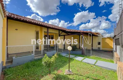 Casa com 4 quartos à venda na Rua Moura Costa, Planalto, Belo Horizonte