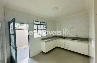 Casa com 2 quartos à venda na Rua Fernando Ferrari, Planalto, Belo Horizonte