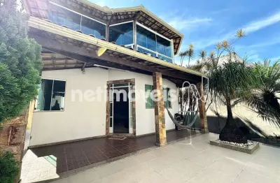 Casa com 4 quartos à venda na Rua Aracati, Parque Xangri-Lá, Contagem