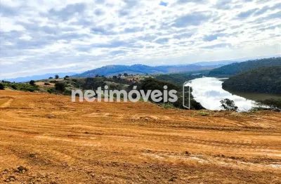 Lagoa privativa, ruas asfaltadas e infraestrutura completa