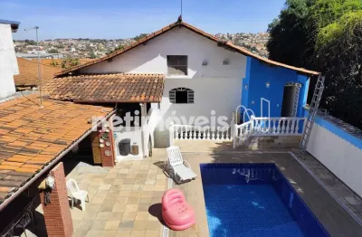 Casa com 3 quartos à venda na Rua Belarmino Giarola, Céu Azul, Belo Horizonte