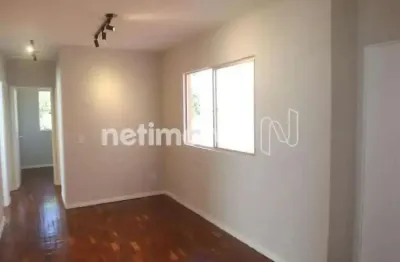 Apartamento totalmente reformado, conta com 3 quarto um banheiro e uma vaga