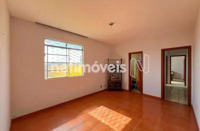 Casa com 3 quartos à venda na Rua Itapagipe, Concórdia, Belo Horizonte