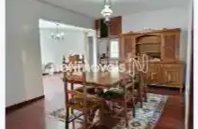Apartamento amplo e arejado, em ótima localização no centro de patos de minas.