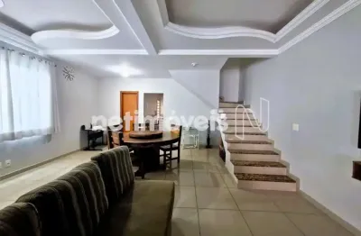 Casa com 3 quartos à venda na Rua Um Mil Quatrocentos e Quarenta e Seis, Rio Branco, Belo Horizonte