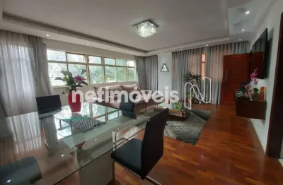 Apartamento 3 quartos à venda em prédio com elevador.