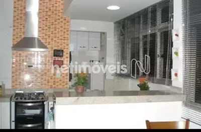 Apartamento à venda em rua plana, próximo à avenida do contorno