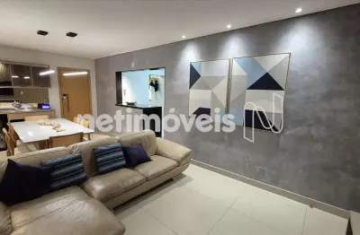 Lindo apartamento 3 quartos e 2 vagas com elevador no castelo.