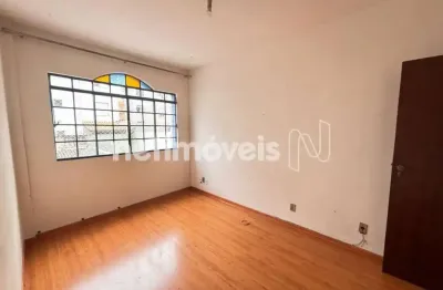 Apartamento em ótima localização no floresta todo reformado.