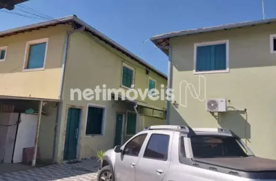 Casa geminada de dois pavimentos em condomínio: seu espaço aconchegante!