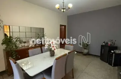 Oportunidade de moradia e investimento, casa no sagrada família!