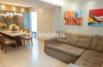 Casa Linear à venda com área total de 263m²;, 4 quartos, 1 suíte e 3 vagas