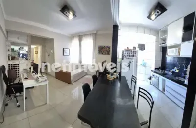 Apartamento de 02 quartos com elevador a venda na avenida do contorno.