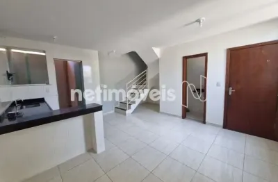 Casa geminada, 02 quartos, com entrada independente no bairro nacional