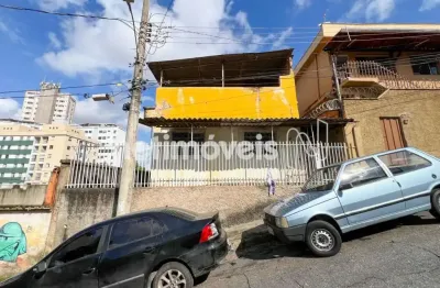 Casa com 2 moradias, aceita financiamento, no sagrada família próximo a estação de metrô do horto