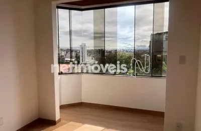 Cobertura, área de aproximadamente 147,00m²;, 03 quartos, 02 vagas, no santa rosa.