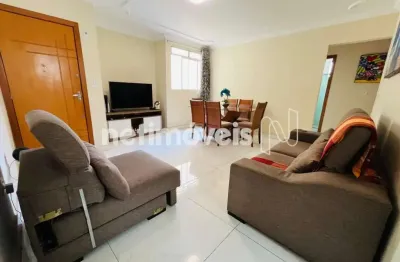 Prédio individual, apenas 08 condôminos, sendo 02 apartamentos por andar